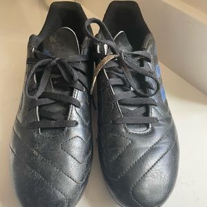 Soccer cleats size 6